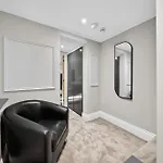 Rosemont Apartment