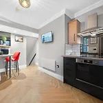 Rosemont Apartment 3*