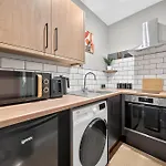 Rosemont Apartment 3*